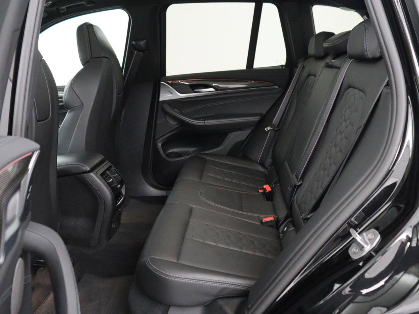 BMW X3 M Competition | Panoramadak | Head-Up | 360 Camera | Adaptive cruise | Leder | Achterbankverwarming | Carplay | Trekhaak | Sfeerverlichting | Harman/Kardon | Navigatie | Keyless | M Sportstoelen | 21'' velgen | Adaptief LED