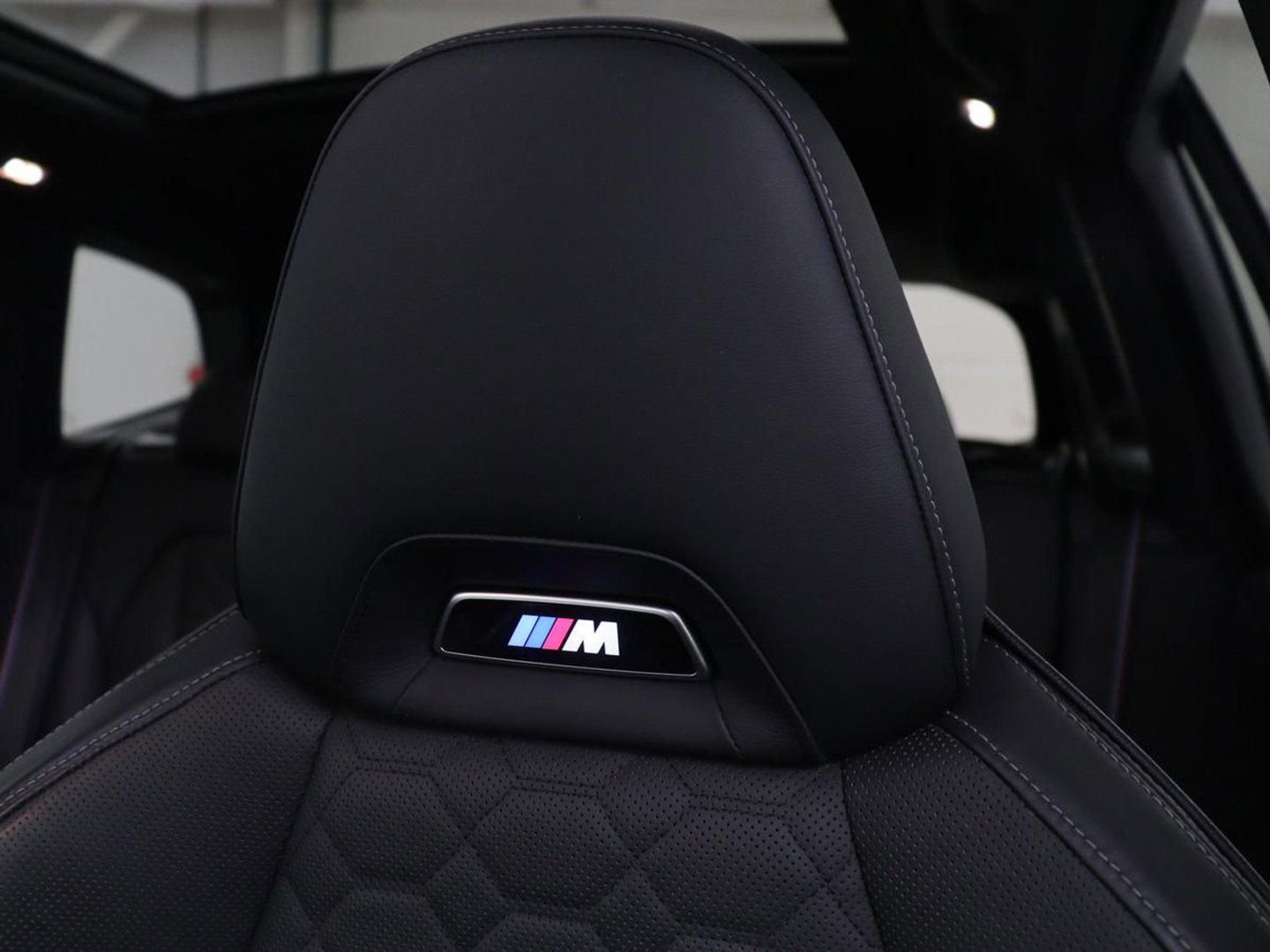 BMW X3 M Competition | Panoramadak | Head-Up | 360 Camera | Adaptive cruise | Leder | Achterbankverwarming | Carplay | Trekhaak | Sfeerverlichting | Harman/Kardon | Navigatie | Keyless | M Sportstoelen | 21'' velgen | Adaptief LED