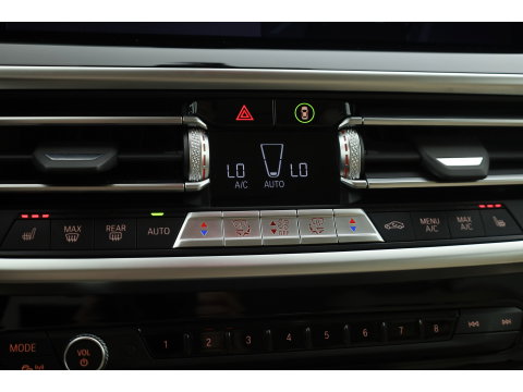 BMW X3 xDrive30e | Elek. Trekhaak | Leder | CarPlay + NAV | Camera + PDC | Stoelverw. | Cruise | Dodehoek. |