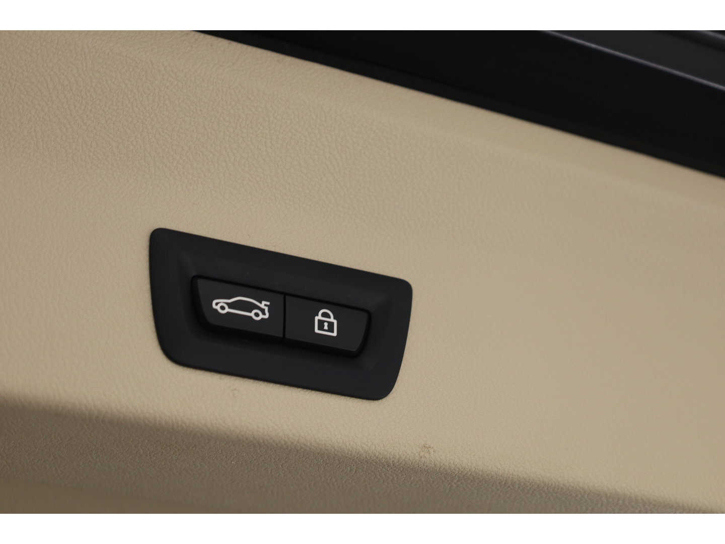 BMW X3 xDrive30e | Elek. Trekhaak | Leder | CarPlay + NAV | Camera + PDC | Stoelverw. | Cruise | Dodehoek. |
