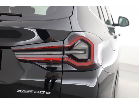 BMW X3 xDrive30e | Elek. Trekhaak | Leder | CarPlay + NAV | Camera + PDC | Stoelverw. | Cruise | Dodehoek. |