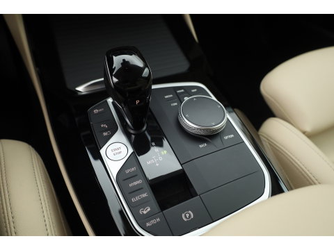 BMW X3 xDrive30e | Elek. Trekhaak | Leder | CarPlay + NAV | Camera + PDC | Stoelverw. | Cruise | Dodehoek. |