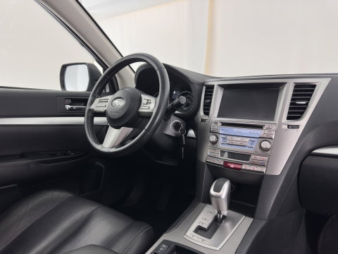 Subaru Outback 2.5i Exclusive Aut. *PANO | LEATHER | XENON | CAMERA | NAVI-FULLMAP | HEATED-COMFORTSEATS | SHIFTPADDLES | PRIVACYGLASS | ECC | PDC | CRUISE | 17''ALU | TOWBAR*