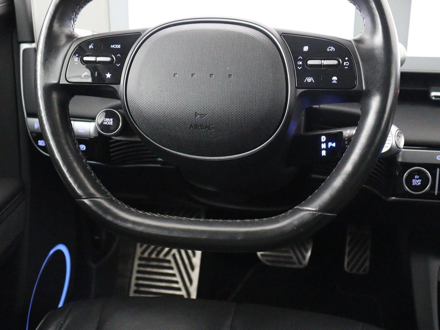 Hyundai IONIQ 5 Connect+ AWD 73kWh | Trekhaak | Leder | Head-up | Stuur/stoel verwarming | Adaptive cruise | Camera | Park assist | Carplay | Bose sound |