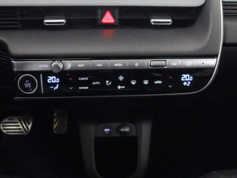 Hyundai IONIQ 5 Connect+ AWD 73kWh | Trekhaak | Leder | Head-up | Stuur/stoel verwarming | Adaptive cruise | Camera | Park assist | Carplay | Bose sound |