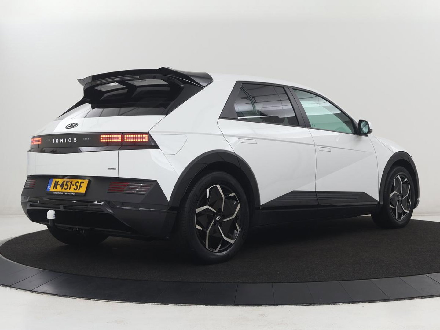 Hyundai IONIQ 5 Connect+ AWD 73kWh | Trekhaak | Leder | Head-up | Stuur/stoel verwarming | Adaptive cruise | Camera | Park assist | Carplay | Bose sound |