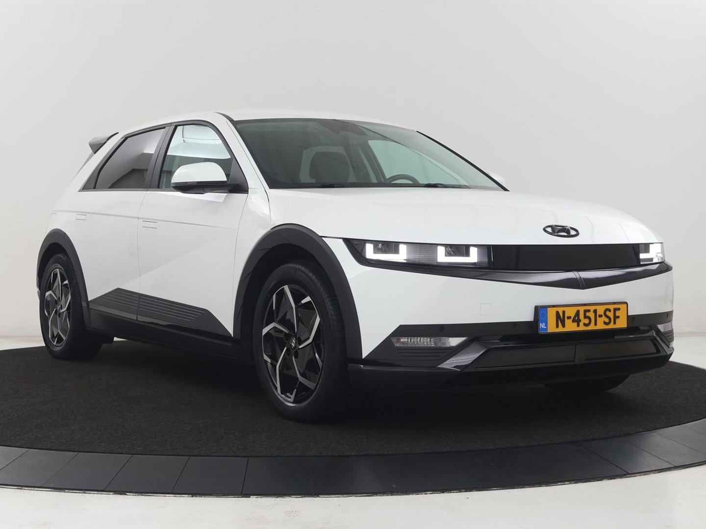 Hyundai IONIQ 5 Connect+ AWD 73kWh | Trekhaak | Leder | Head-up | Stuur/stoel verwarming | Adaptive cruise | Camera | Park assist | Carplay | Bose sound |