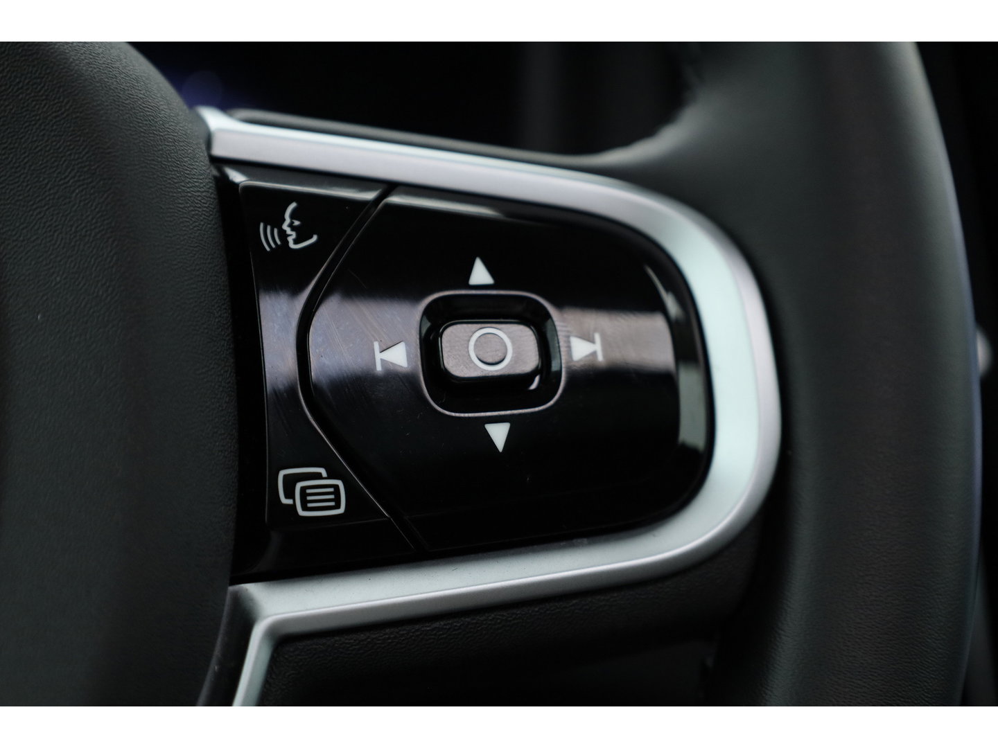 Volvo V60 2.0 T6 Plug-in hybrid AWD Plus Dark | Pano | HUD | Memory Seats | 360cam | 19'' | Leder | Bliss | Pilot Assist | H&K Audio