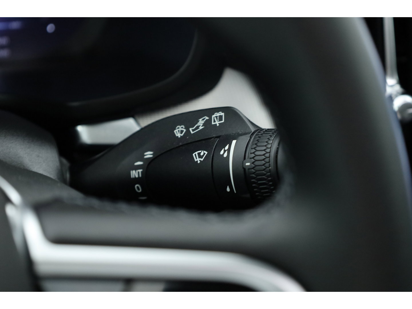 Volvo V60 2.0 T6 Plug-in hybrid AWD Plus Dark | Pano | HUD | Memory Seats | 360cam | 19'' | Leder | Bliss | Pilot Assist | H&K Audio