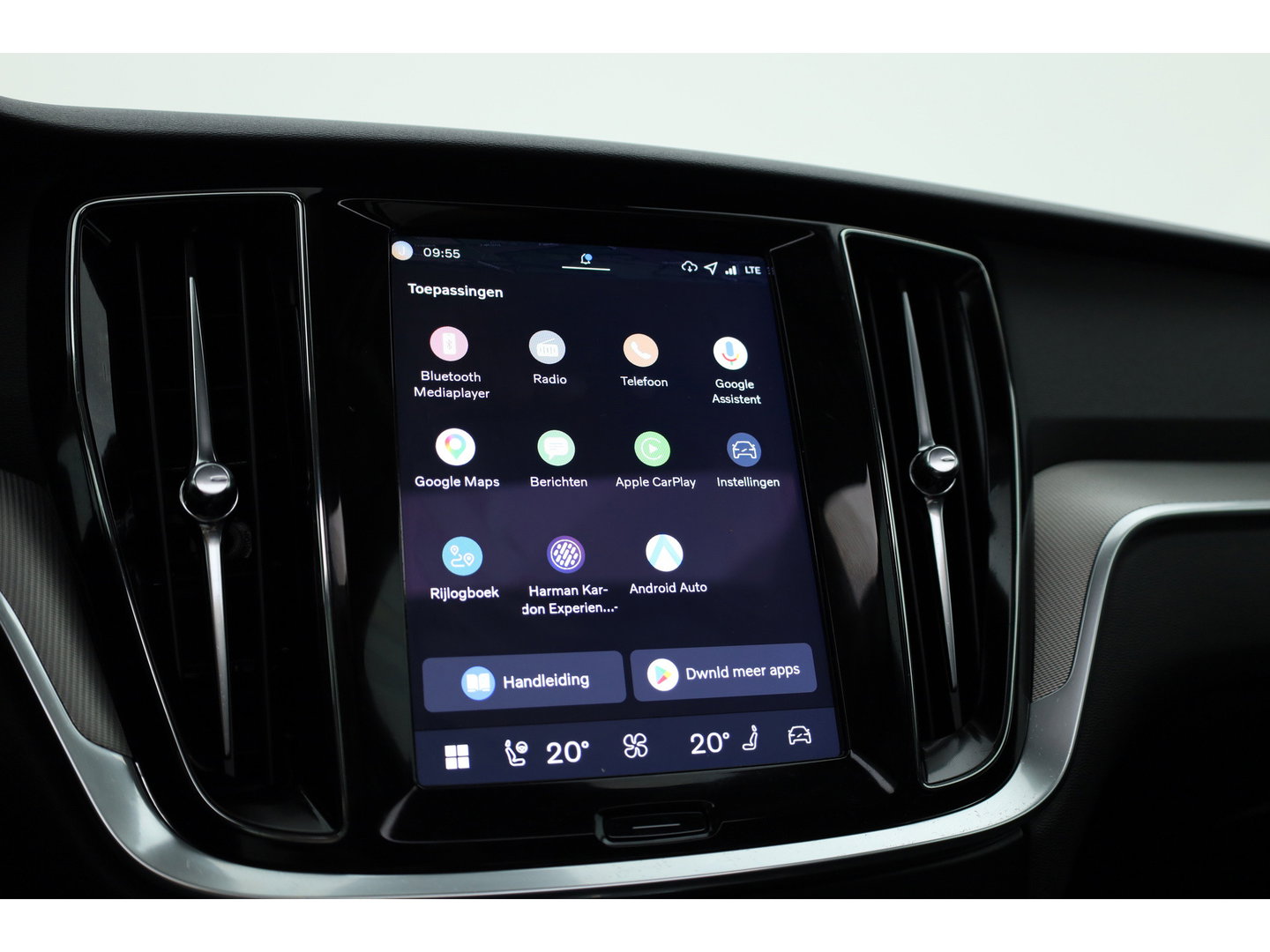 Volvo V60 2.0 T6 Plug-in hybrid AWD Plus Dark | Pano | HUD | Memory Seats | 360cam | 19'' | Leder | Bliss | Pilot Assist | H&K Audio