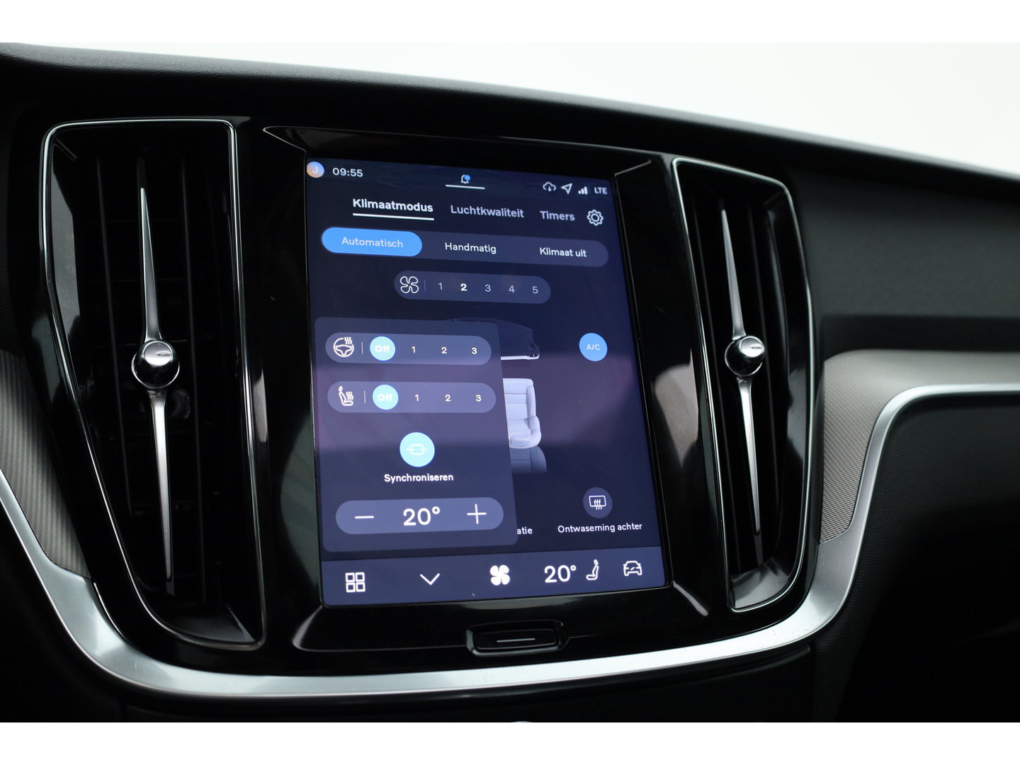 Volvo V60 2.0 T6 Plug-in hybrid AWD Plus Dark | Pano | HUD | Memory Seats | 360cam | 19'' | Leder | Bliss | Pilot Assist | H&K Audio