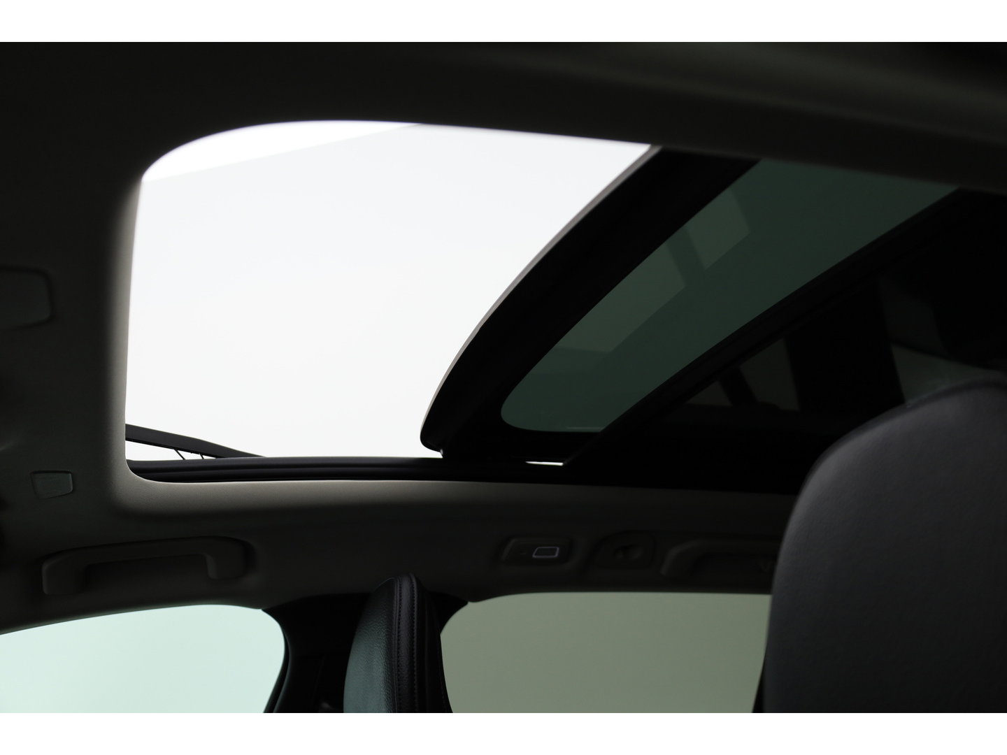 Volvo V60 2.0 T6 Plug-in hybrid AWD Plus Dark | Pano | HUD | Memory Seats | 360cam | 19'' | Leder | Bliss | Pilot Assist | H&K Audio