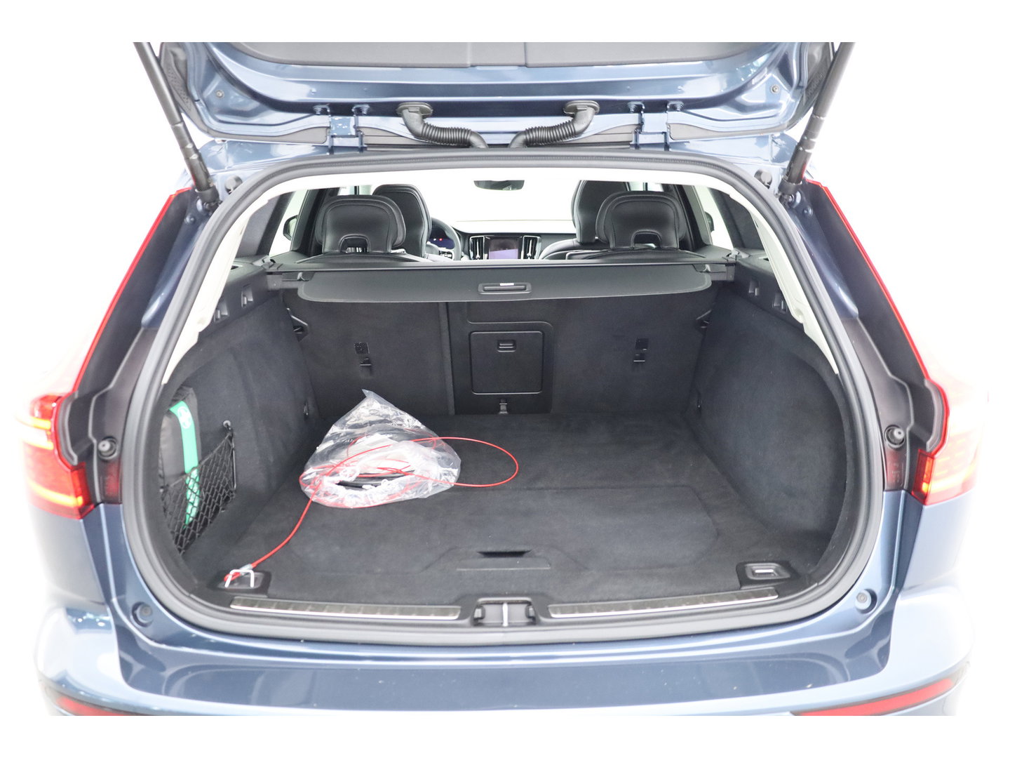 Volvo V60 2.0 T6 Plug-in hybrid AWD Plus Dark | Pano | HUD | Memory Seats | 360cam | 19'' | Leder | Bliss | Pilot Assist | H&K Audio