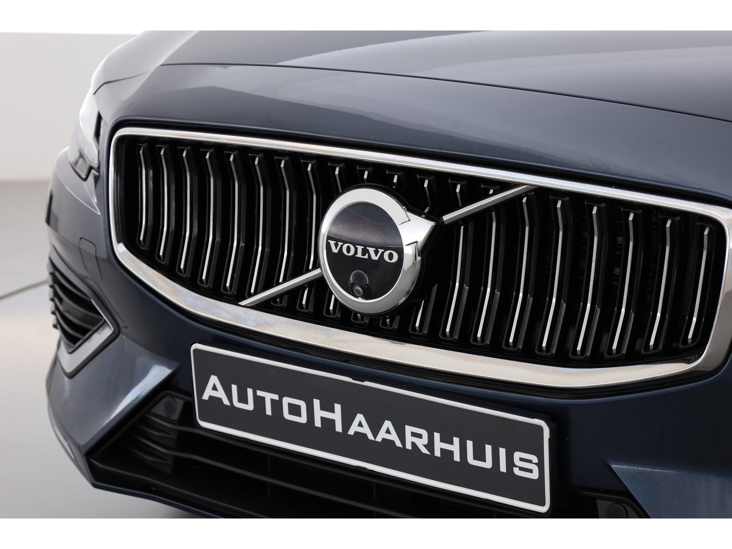 Volvo V60 2.0 T6 Plug-in hybrid AWD Plus Dark | Pano | HUD | Memory Seats | 360cam | 19'' | Leder | Bliss | Pilot Assist | H&K Audio