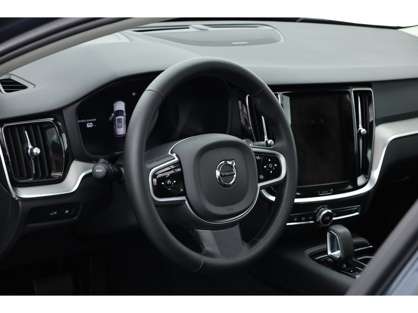 Volvo V60 2.0 T6 Plug-in hybrid AWD Plus Dark | Pano | HUD | Memory Seats | 360cam | 19'' | Leder | Bliss | Pilot Assist | H&K Audio