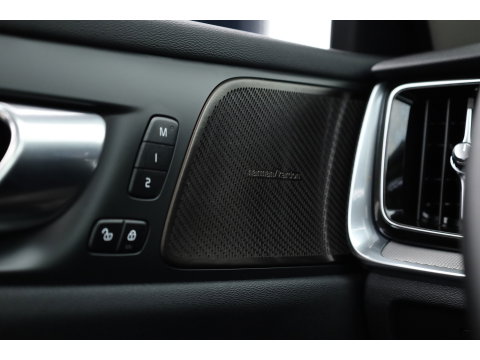 Volvo V60 2.0 T6 Plug-in hybrid AWD Plus Dark | Pano | HUD | Memory Seats | 360cam | 19'' | Leder | Bliss | Pilot Assist | H&K Audio