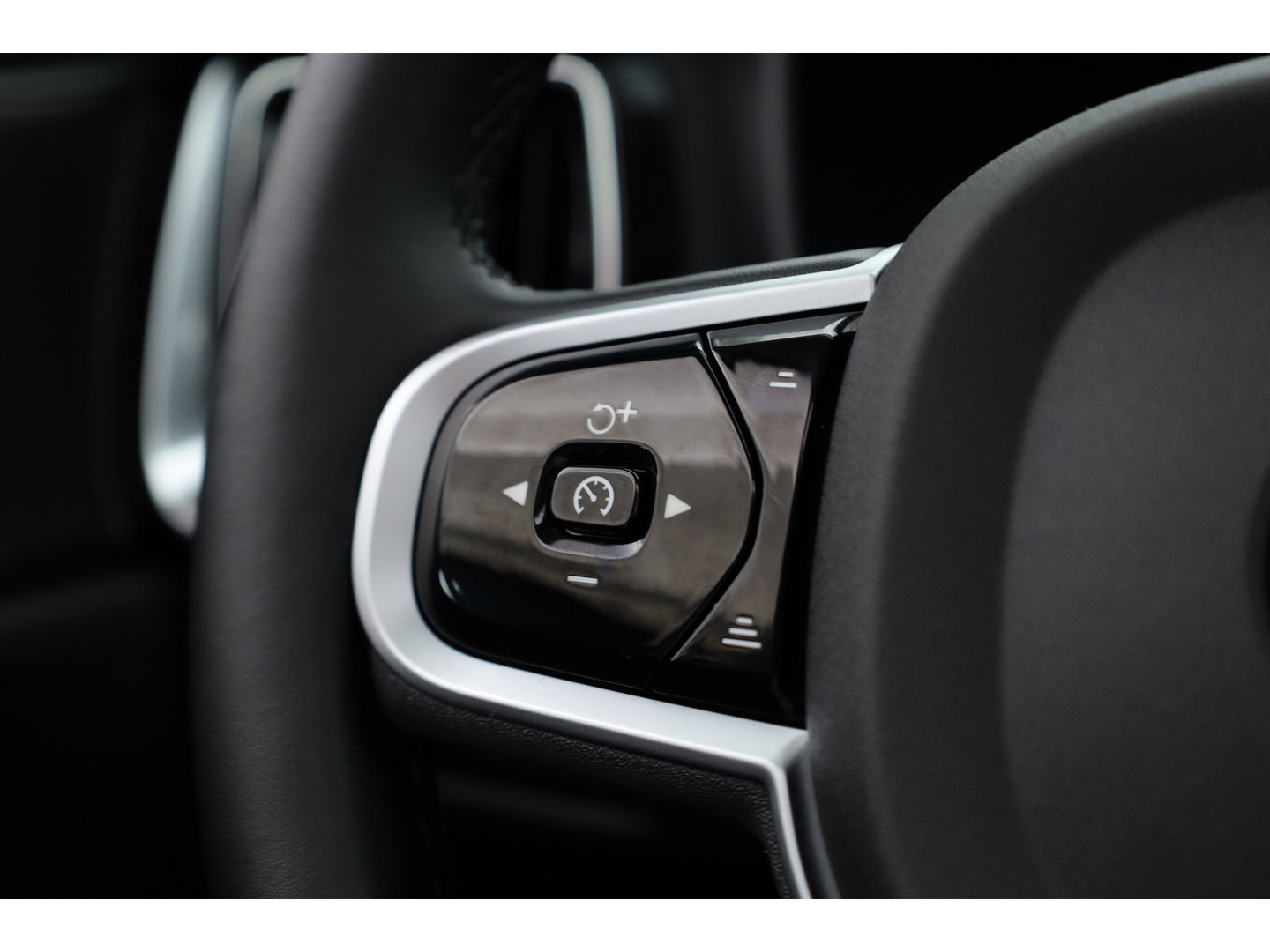 Volvo V60 2.0 T6 Plug-in hybrid AWD Plus Dark | Pano | HUD | Memory Seats | 360cam | 19'' | Leder | Bliss | Pilot Assist | H&K Audio