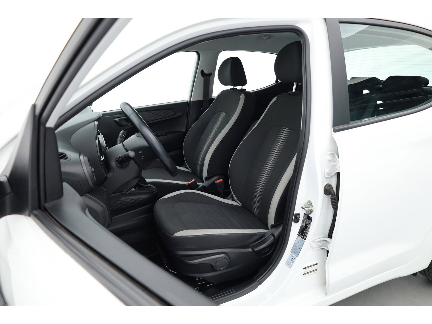 Hyundai i10 1.0 Comfort 5-zits | Rijklaar!! | Cruise Control | Lane Assist | DAB | Apple CarPlay & Android Auto