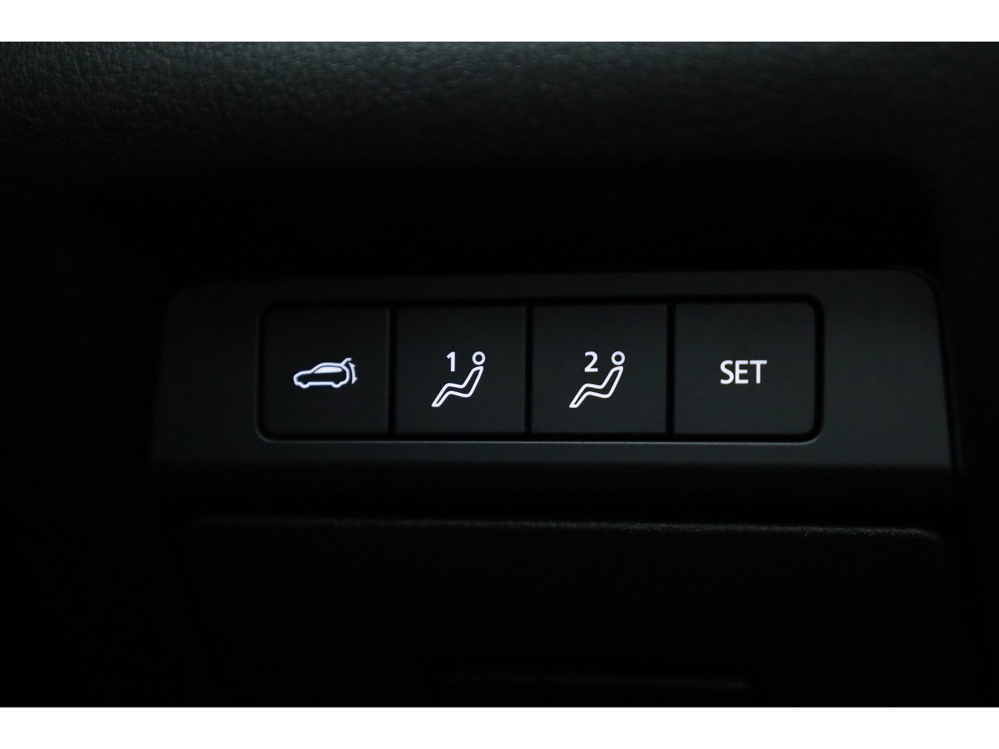 Mazda CX-30 2.0 e-SkyActiv-G M Hybrid Nagisa | Rijklaar! | HUD | Adapt. Cruise | Memory | Camera | All Seasons | Apple CarPlay | Keyless