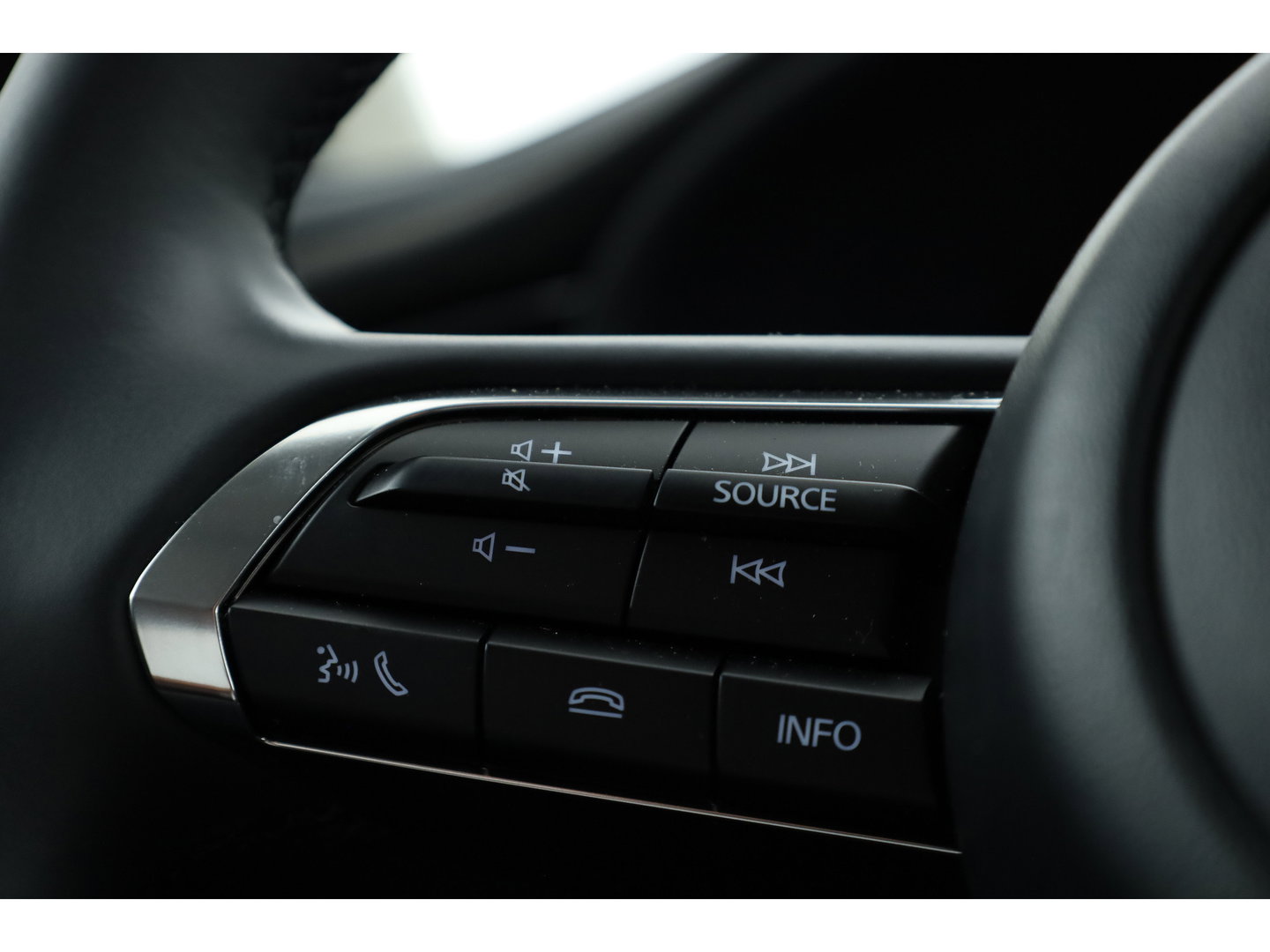 Mazda CX-30 2.0 e-SkyActiv-G M Hybrid Nagisa | Rijklaar! | HUD | Adapt. Cruise | Memory | Camera | All Seasons | Apple CarPlay | Keyless