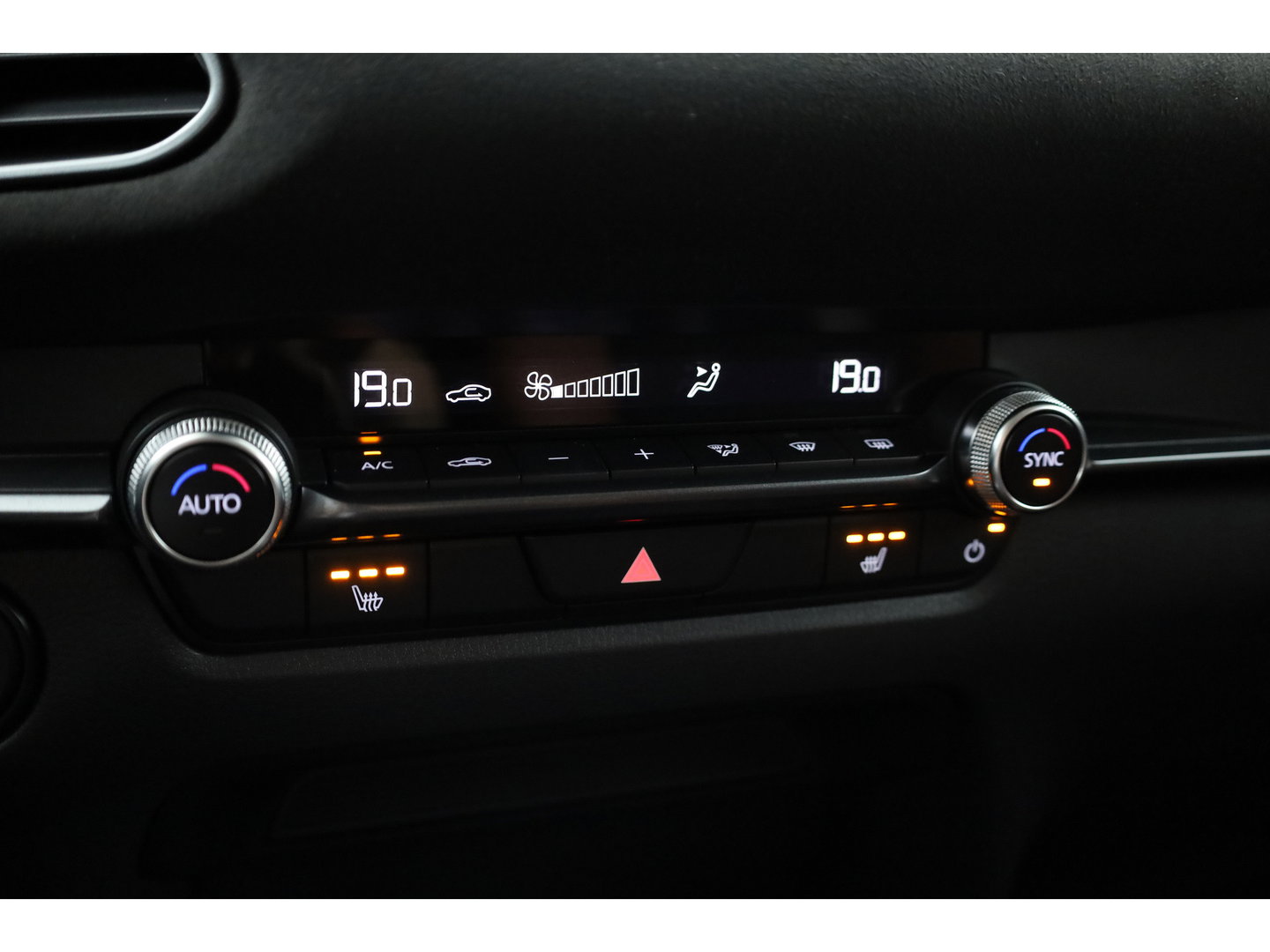 Mazda CX-30 2.0 e-SkyActiv-G M Hybrid Nagisa | Rijklaar! | HUD | Adapt. Cruise | Memory | Camera | All Seasons | Apple CarPlay | Keyless