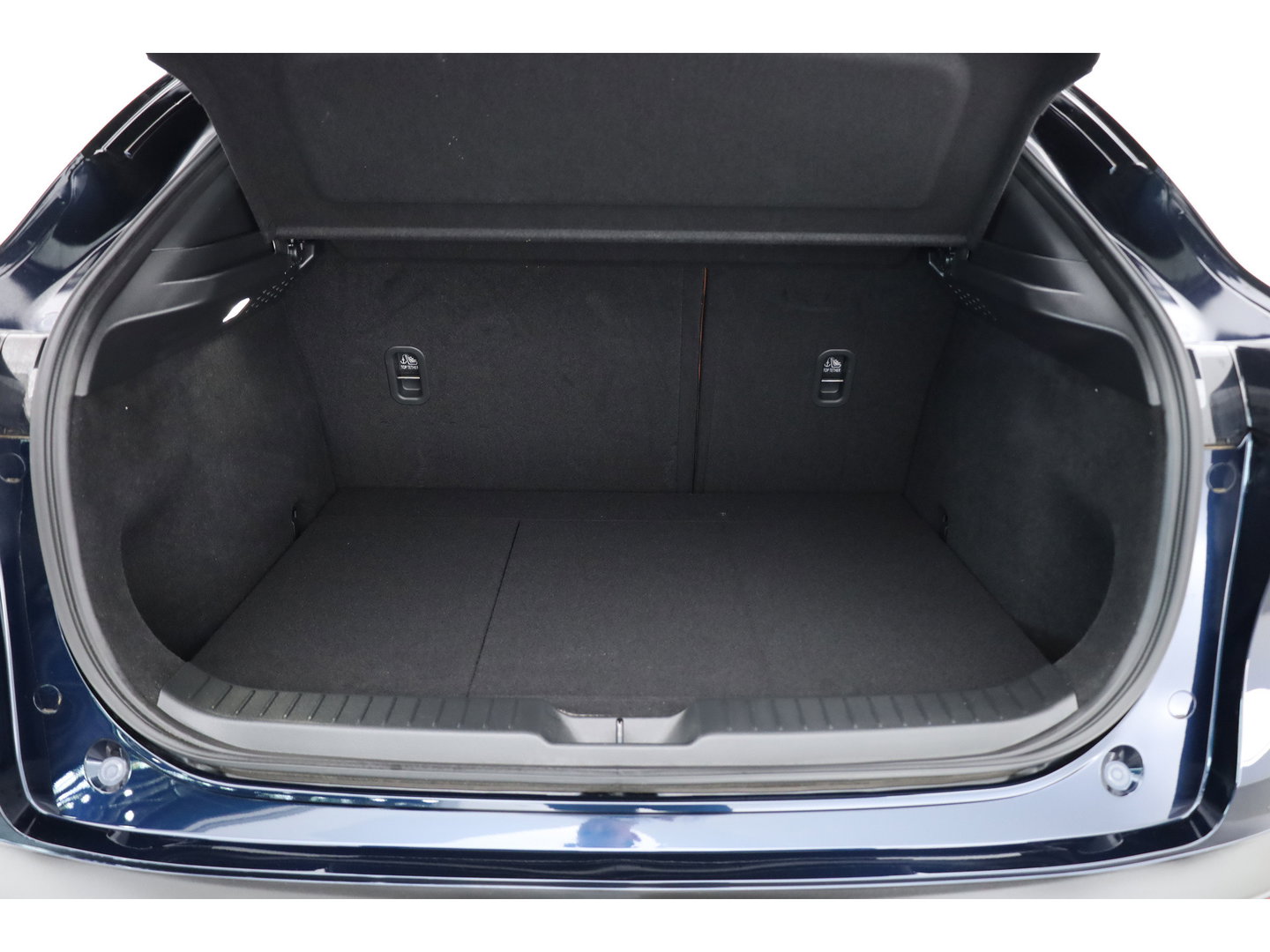Mazda CX-30 2.0 e-SkyActiv-G M Hybrid Nagisa | Rijklaar! | HUD | Adapt. Cruise | Memory | Camera | All Seasons | Apple CarPlay | Keyless