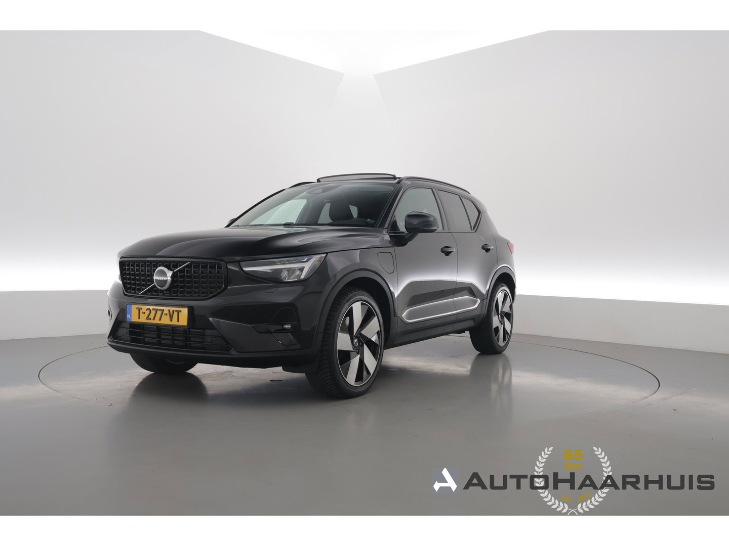 Volvo XC40 1.5 T4 Plug-in hybrid Plus Dark | Pano | Leder | Camera | Stoel- Stuurverw. | Cruise Ctrl. | Apple CarPlay | Navi
