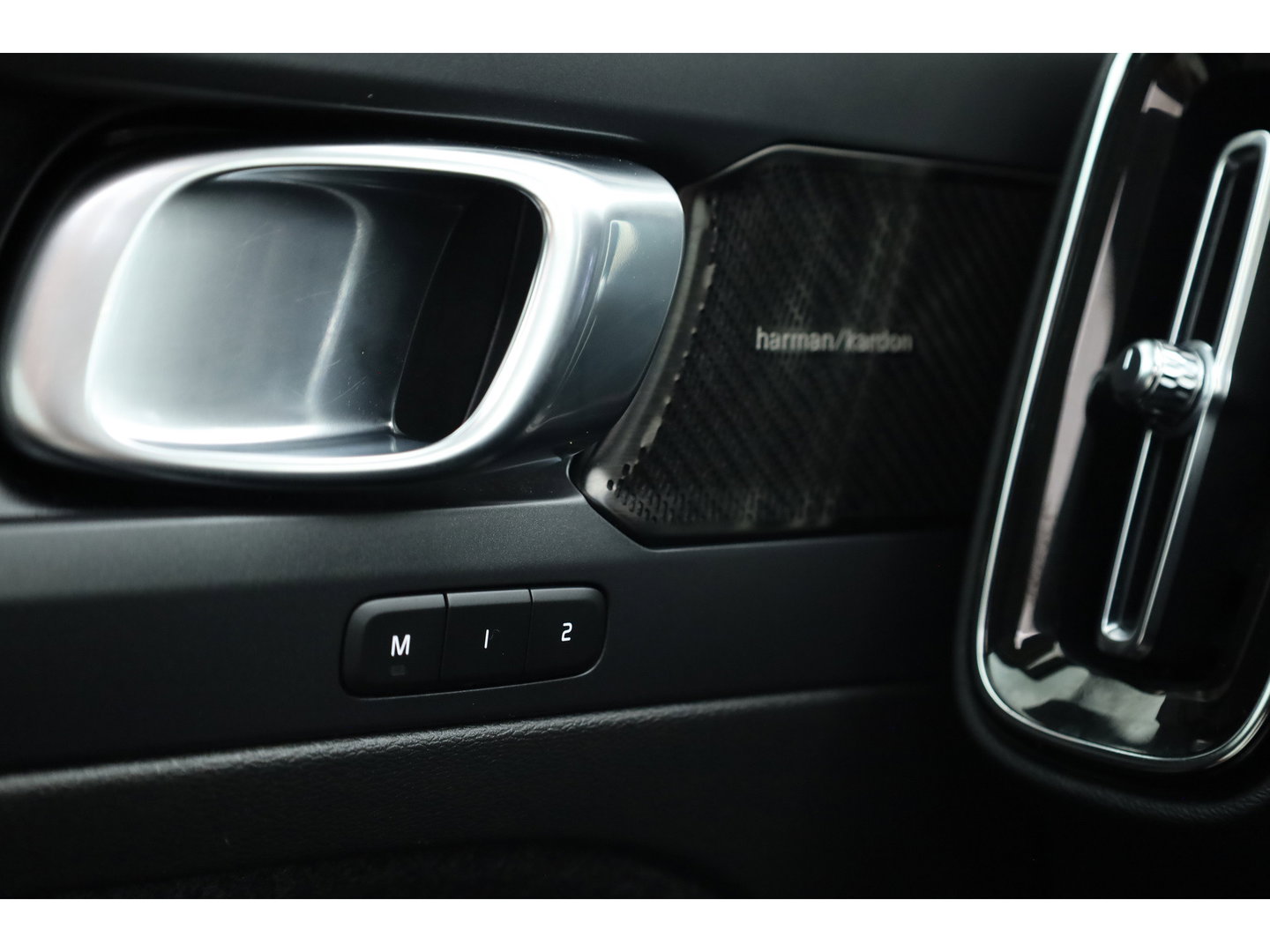 Volvo XC40 1.5 T4 Plug-in hybrid Plus Dark | Pano | Leder | Camera | Stoel- Stuurverw. | Cruise Ctrl. | Apple CarPlay | Navi