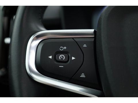Volvo XC40 1.5 T4 Plug-in hybrid Plus Dark | Pano | Leder | Camera | Stoel- Stuurverw. | Cruise Ctrl. | Apple CarPlay | Navi