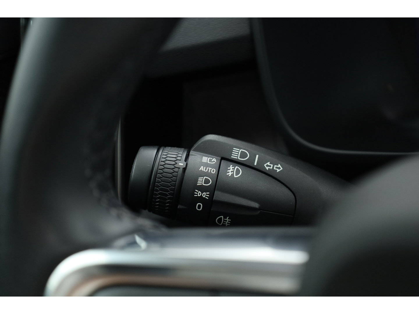 Volvo XC40 1.5 T4 Plug-in hybrid Plus Dark | Pano | Leder | Camera | Stoel- Stuurverw. | Cruise Ctrl. | Apple CarPlay | Navi