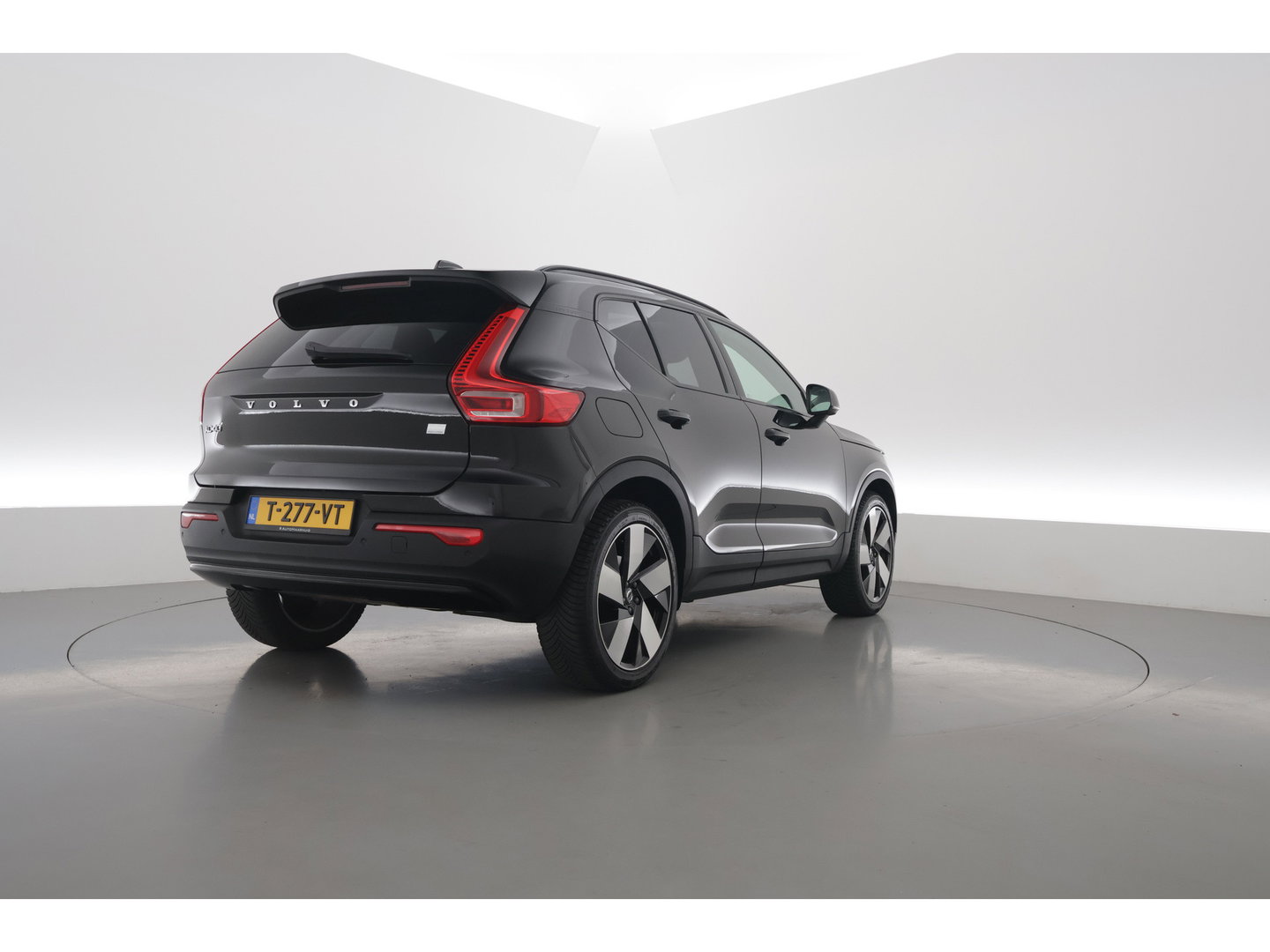 Volvo XC40 1.5 T4 Plug-in hybrid Plus Dark | Pano | Leder | Camera | Stoel- Stuurverw. | Cruise Ctrl. | Apple CarPlay | Navi