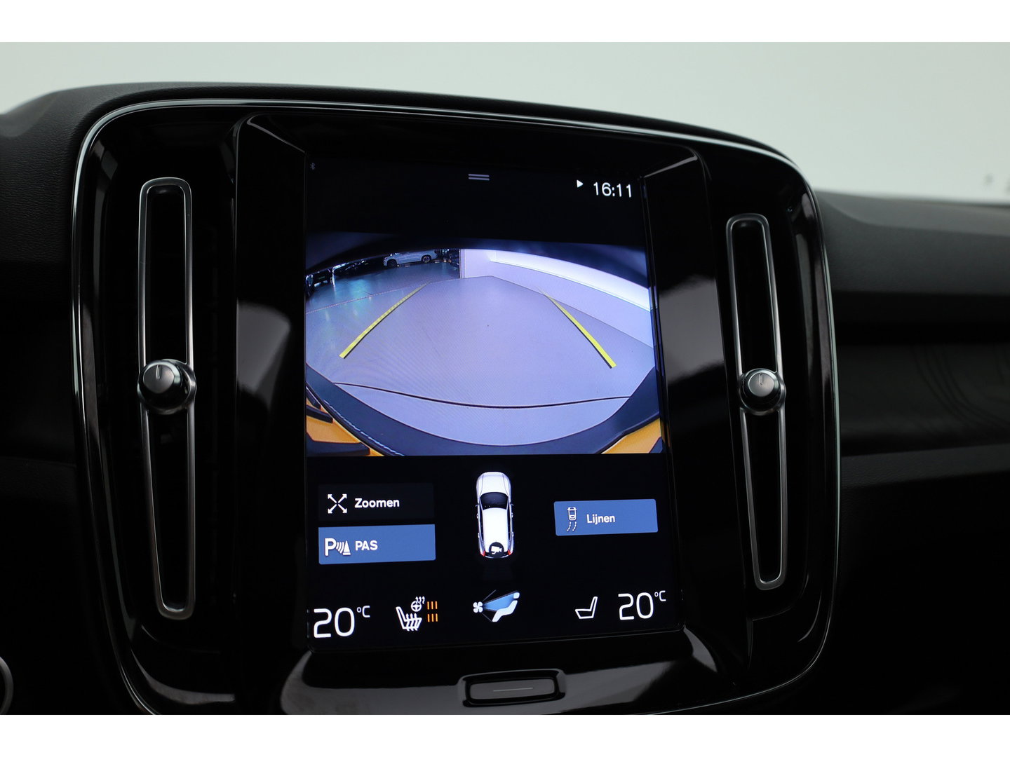 Volvo XC40 1.5 T4 Plug-in hybrid Plus Dark | Pano | Leder | Camera | Stoel- Stuurverw. | Cruise Ctrl. | Apple CarPlay | Navi