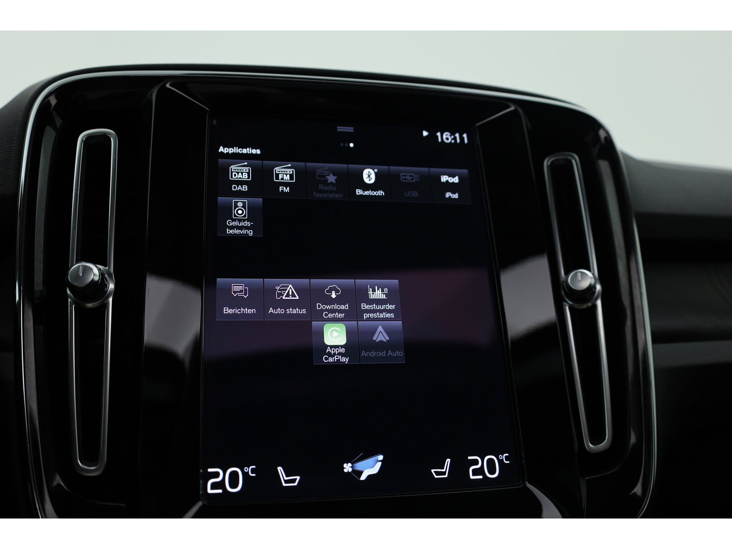 Volvo XC40 1.5 T4 Plug-in hybrid Plus Dark | Pano | Leder | Camera | Stoel- Stuurverw. | Cruise Ctrl. | Apple CarPlay | Navi