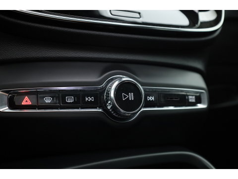 Volvo XC40 1.5 T4 Plug-in hybrid Plus Dark | Pano | Leder | Camera | Stoel- Stuurverw. | Cruise Ctrl. | Apple CarPlay | Navi