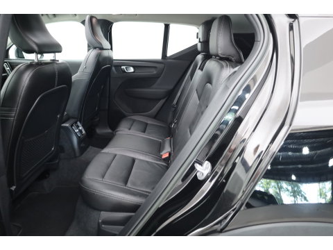 Volvo XC40 1.5 T4 Plug-in hybrid Plus Dark | Pano | Leder | Camera | Stoel- Stuurverw. | Cruise Ctrl. | Apple CarPlay | Navi