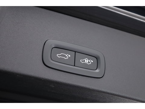 Volvo XC40 1.5 T4 Plug-in hybrid Plus Dark | Pano | Leder | Camera | Stoel- Stuurverw. | Cruise Ctrl. | Apple CarPlay | Navi