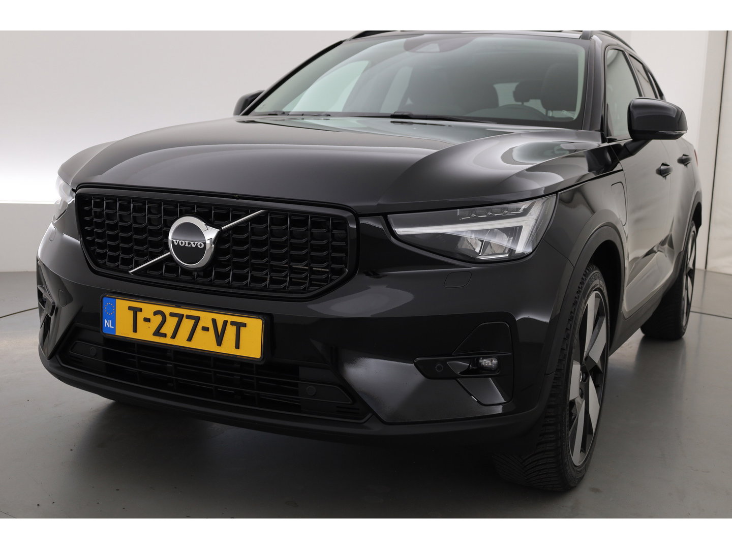 Volvo XC40 1.5 T4 Plug-in hybrid Plus Dark | Pano | Leder | Camera | Stoel- Stuurverw. | Cruise Ctrl. | Apple CarPlay | Navi