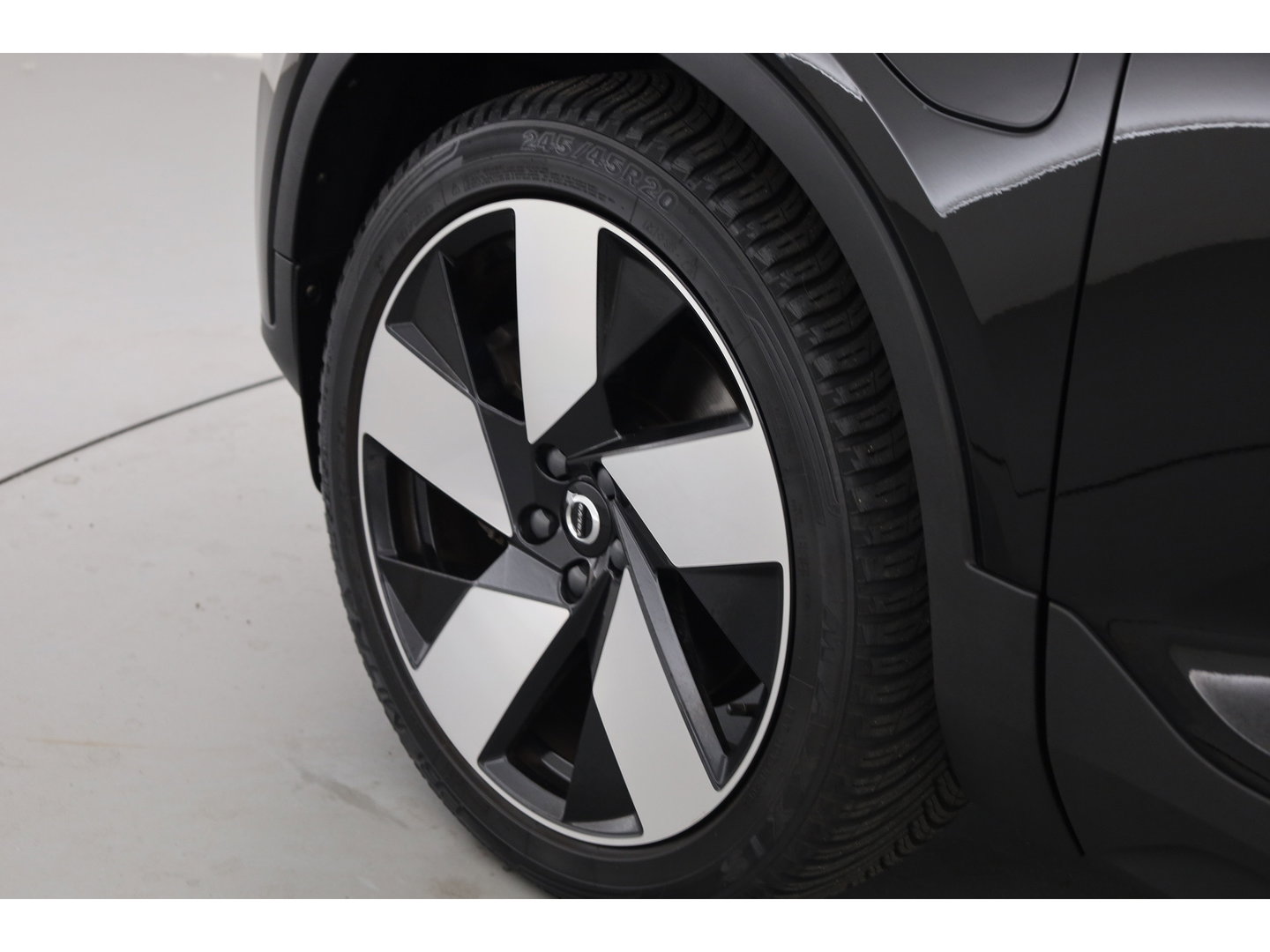 Volvo XC40 1.5 T4 Plug-in hybrid Plus Dark | Pano | Leder | Camera | Stoel- Stuurverw. | Cruise Ctrl. | Apple CarPlay | Navi