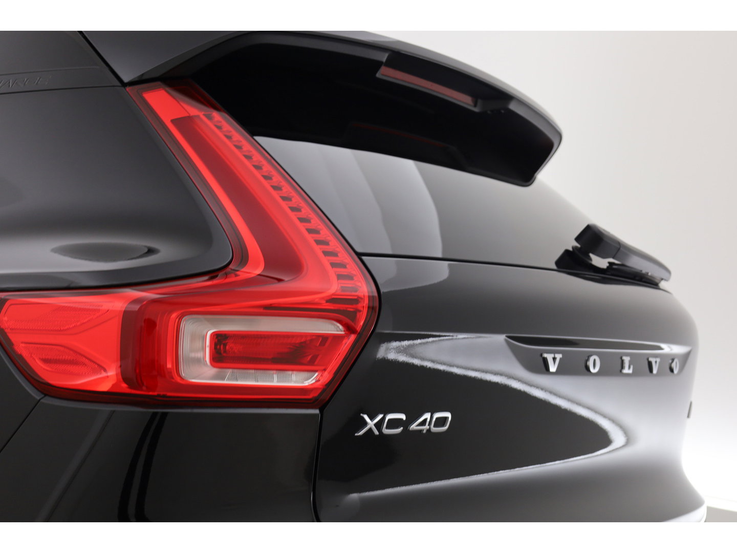 Volvo XC40 1.5 T4 Plug-in hybrid Plus Dark | Pano | Leder | Camera | Stoel- Stuurverw. | Cruise Ctrl. | Apple CarPlay | Navi