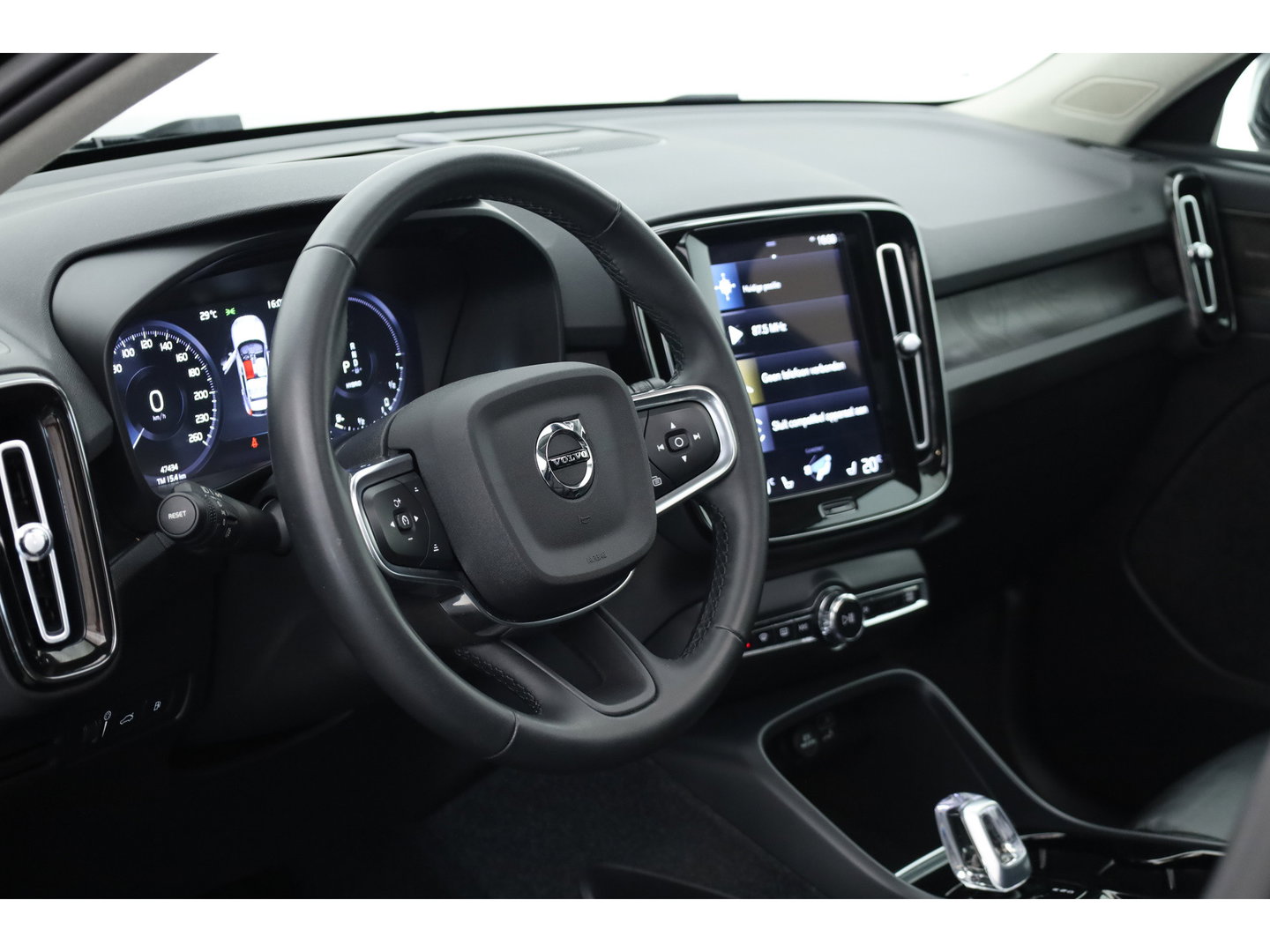 Volvo XC40 1.5 T4 Plug-in hybrid Plus Dark | Pano | Leder | Camera | Stoel- Stuurverw. | Cruise Ctrl. | Apple CarPlay | Navi