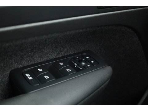 Volvo XC40 1.5 T4 Plug-in hybrid Plus Dark | Pano | Leder | Camera | Stoel- Stuurverw. | Cruise Ctrl. | Apple CarPlay | Navi