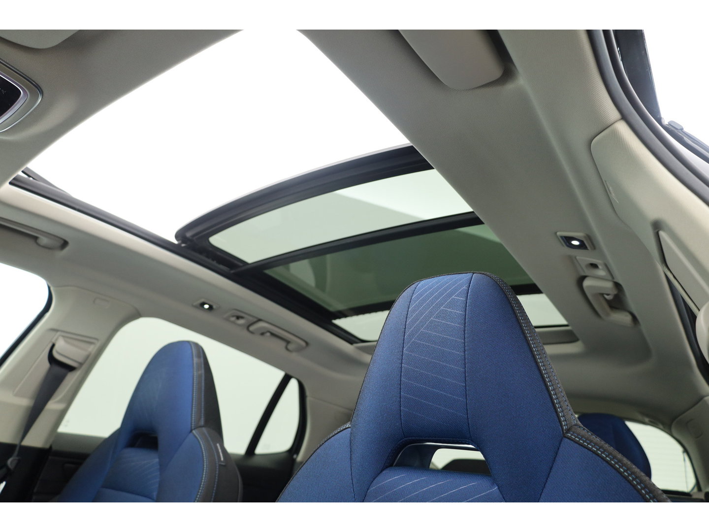 Lynk & Co 01 1.5 | Pano | Apple CarPlay | Keyless | Adapt. Cruise | Dodehoek. | 360cam. | Infinity Audio |
