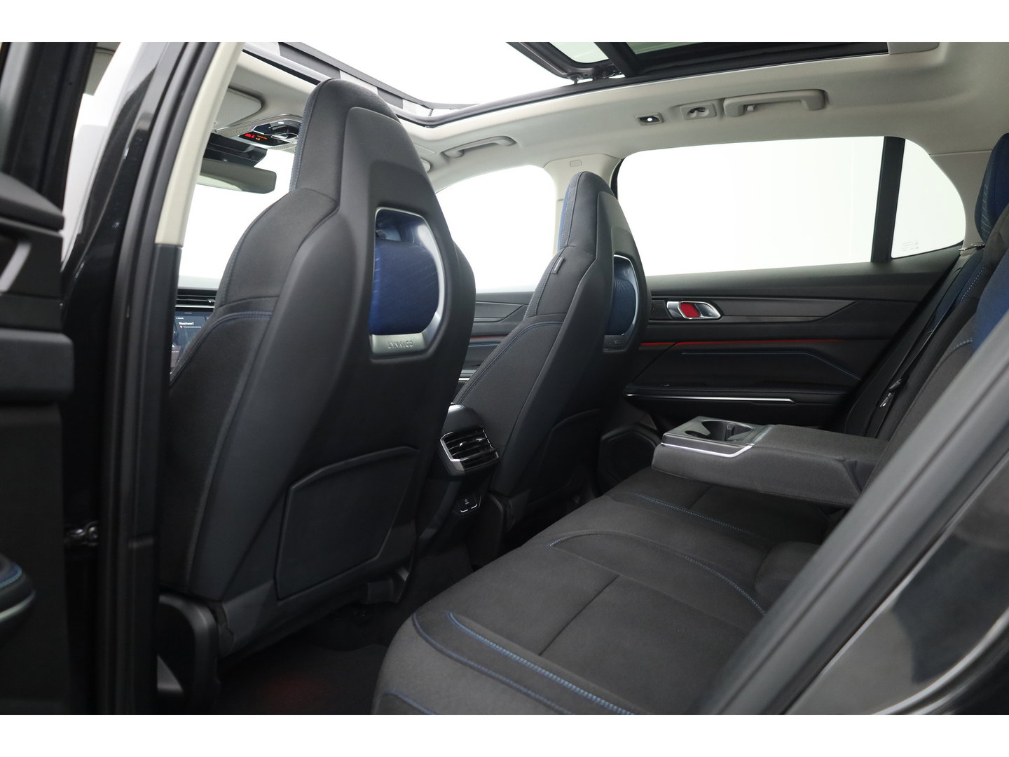Lynk & Co 01 1.5 | Pano | Apple CarPlay | Keyless | Adapt. Cruise | Dodehoek. | 360cam. | Infinity Audio |