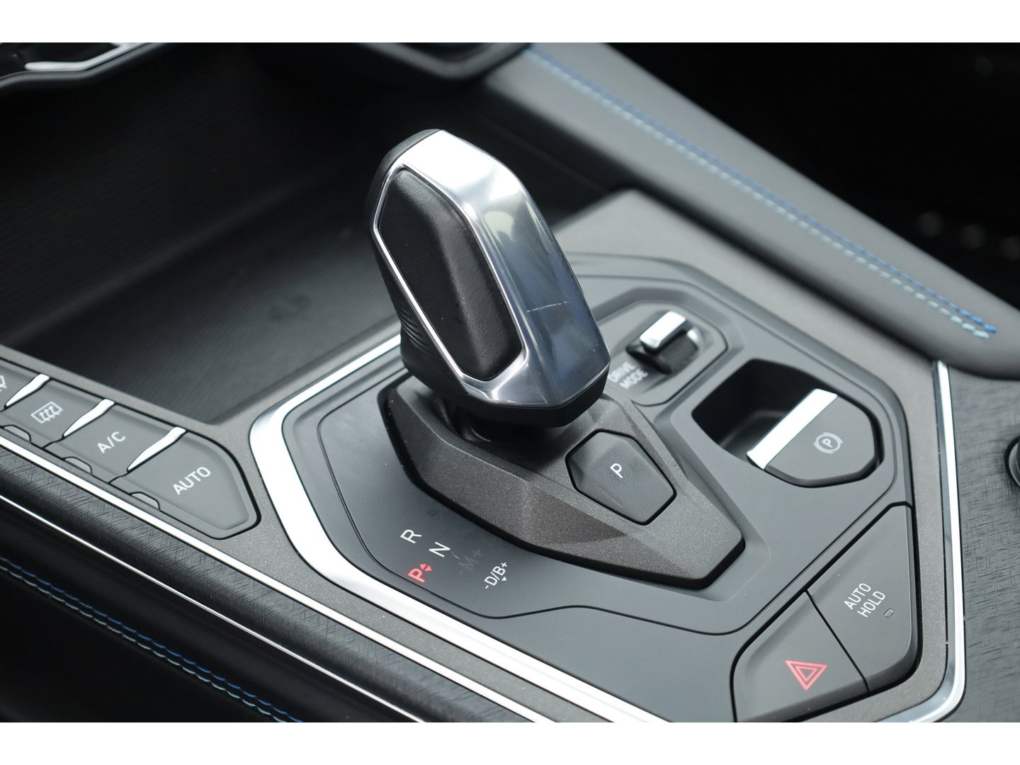 Lynk & Co 01 1.5 | Pano | Apple CarPlay | Keyless | Adapt. Cruise | Dodehoek. | 360cam. | Infinity Audio |