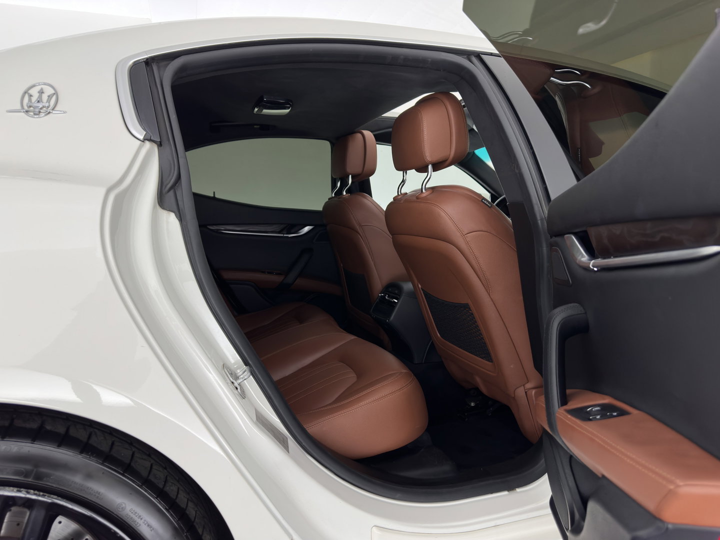 Maserati Ghibli 3.0 V6 D Aut. *PANO | LEATHER | XENON | MEMORY-PACK | CAMERA | KEYLESS | NAVI-FULLMAP | SHIFT-PADDLES | PRIVACY-GLASS | ECC | PDC | CRUISE | 20''ALU*