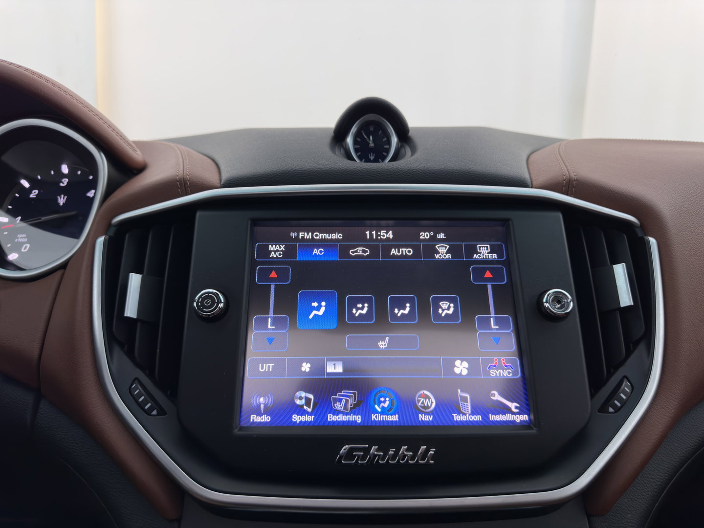 Maserati Ghibli 3.0 V6 D Aut. *PANO | LEATHER | XENON | MEMORY-PACK | CAMERA | KEYLESS | NAVI-FULLMAP | SHIFT-PADDLES | PRIVACY-GLASS | ECC | PDC | CRUISE | 20''ALU*