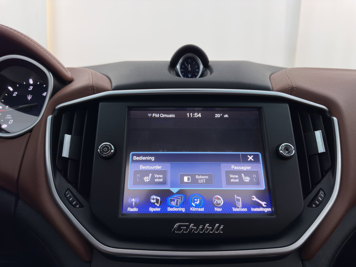 Maserati Ghibli 3.0 V6 D Aut. *PANO | LEATHER | XENON | MEMORY-PACK | CAMERA | KEYLESS | NAVI-FULLMAP | SHIFT-PADDLES | PRIVACY-GLASS | ECC | PDC | CRUISE | 20''ALU*