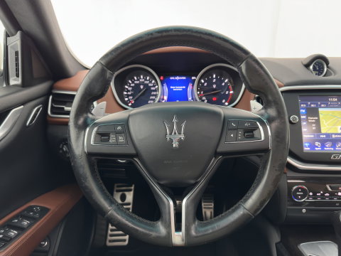Maserati Ghibli 3.0 V6 D Aut. *PANO | LEATHER | XENON | MEMORY-PACK | CAMERA | KEYLESS | NAVI-FULLMAP | SHIFT-PADDLES | PRIVACY-GLASS | ECC | PDC | CRUISE | 20''ALU*