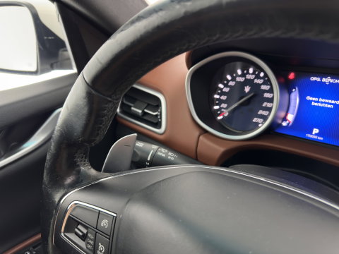 Maserati Ghibli 3.0 V6 D Aut. *PANO | LEATHER | XENON | MEMORY-PACK | CAMERA | KEYLESS | NAVI-FULLMAP | SHIFT-PADDLES | PRIVACY-GLASS | ECC | PDC | CRUISE | 20''ALU*