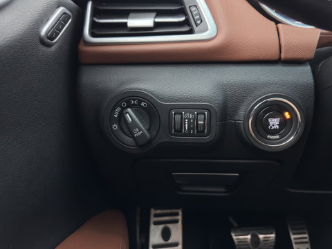 Maserati Ghibli 3.0 V6 D Aut. *PANO | LEATHER | XENON | MEMORY-PACK | CAMERA | KEYLESS | NAVI-FULLMAP | SHIFT-PADDLES | PRIVACY-GLASS | ECC | PDC | CRUISE | 20''ALU*